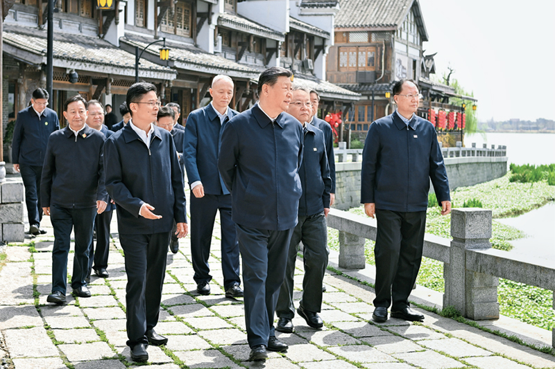 2024年3月18日至21日,中共中央總書(shū)記、國(guó)家主席、中央軍委主席習(xí)近平在湖南考察。這是19日上午,習(xí)近平在常德河街考察。 新華社記者 謝環(huán)馳/攝